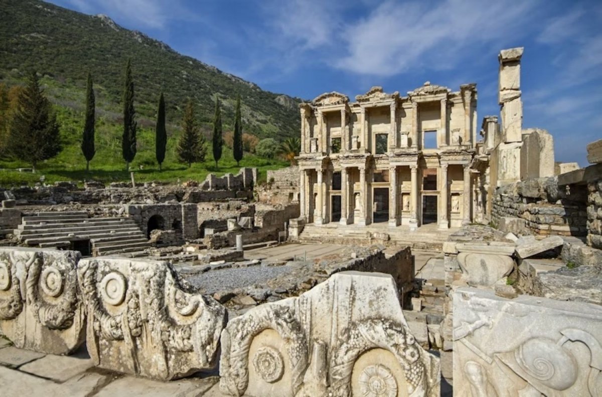 DELPHIE1 high GlobalLink Suisse Delphi & Meteora Classical Tour – 3 Days Greece Adventure