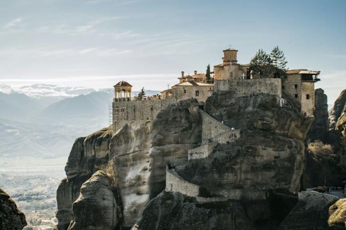 meteora1 high 1 GlobalLink Suisse Delphi & Meteora UNESCO Heritage Tour – 2 Days / 1 Night | Ancient Greece Experience